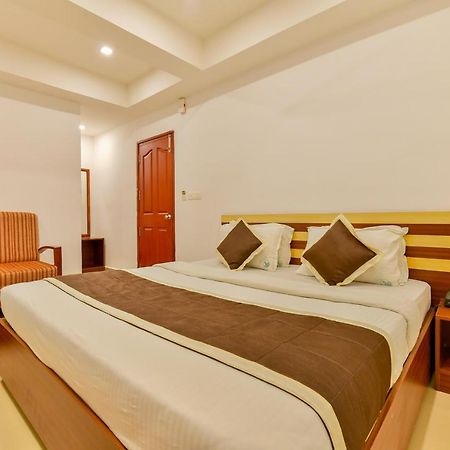 Oyo 18604 Puthens Capitol Inn Коччи Экстерьер фото