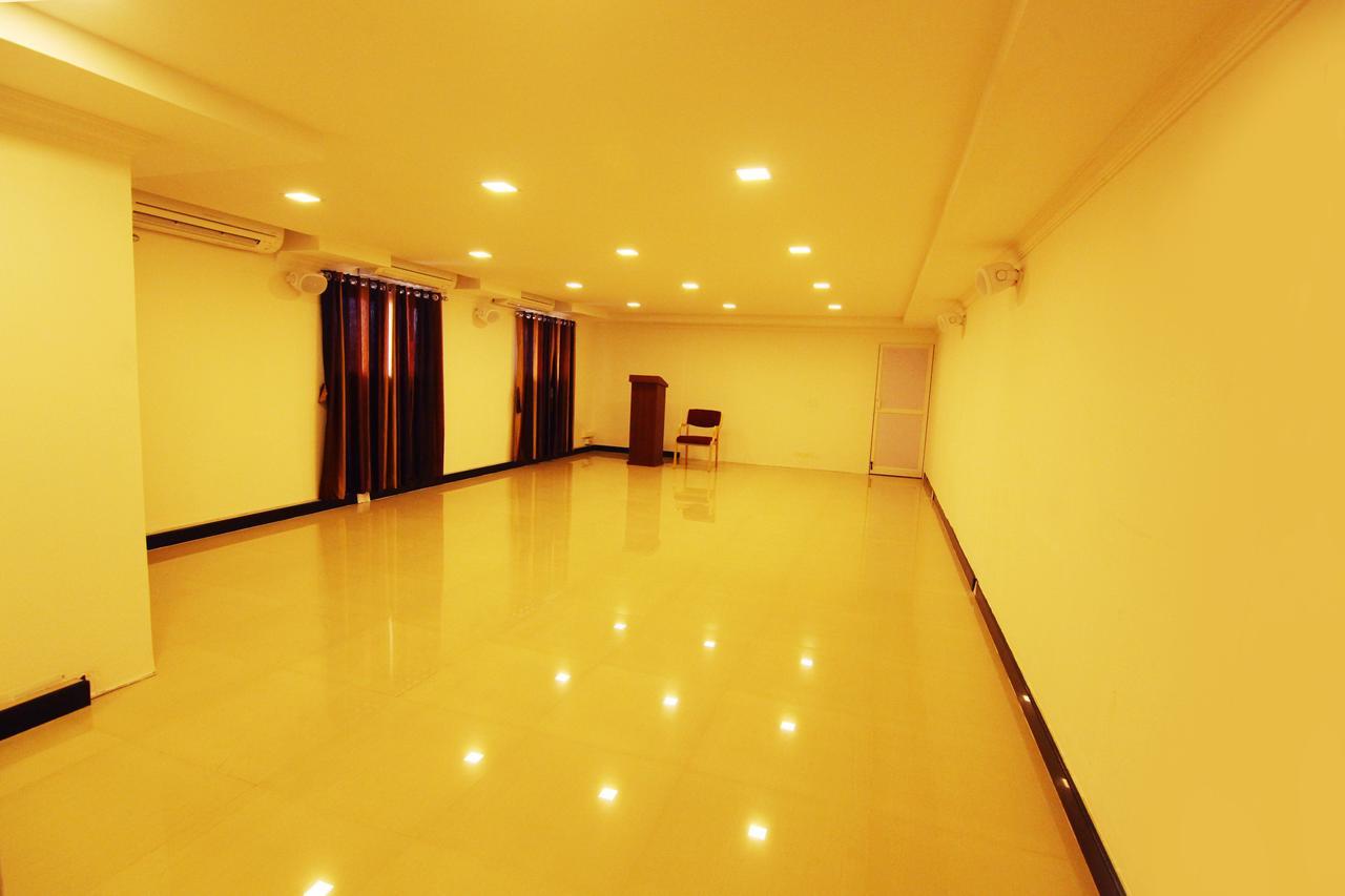 Oyo 18604 Puthens Capitol Inn Коччи Экстерьер фото