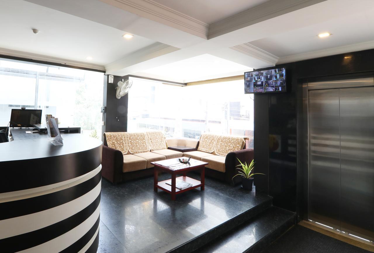 Oyo 18604 Puthens Capitol Inn Коччи Экстерьер фото