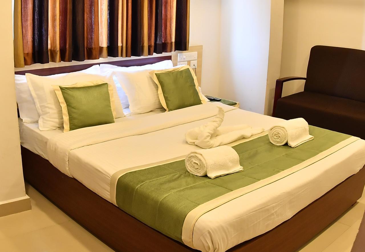 Oyo 18604 Puthens Capitol Inn Коччи Экстерьер фото