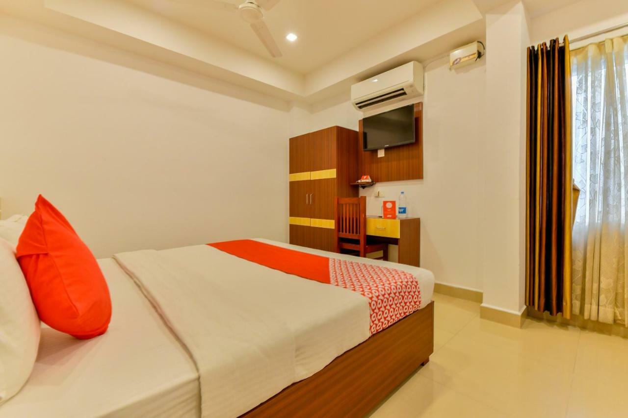 Oyo 18604 Puthens Capitol Inn Коччи Экстерьер фото